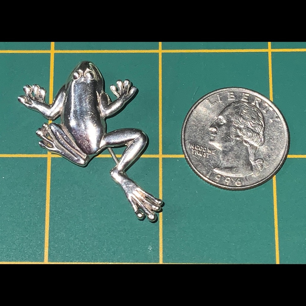 Sterling Silver Tree Frog pin / brooch. - Picture 2 of 8